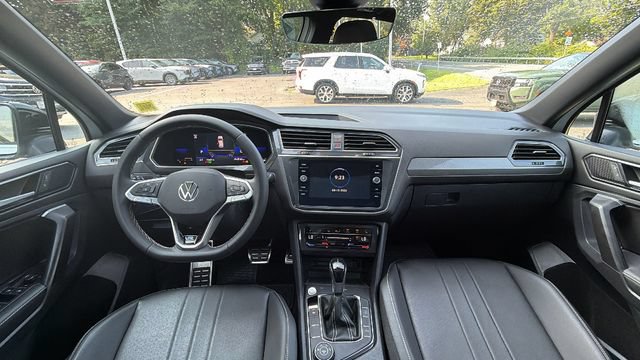 Used 2023 Volkswagen Tiguan SE R-Line AWD/4WD image 34