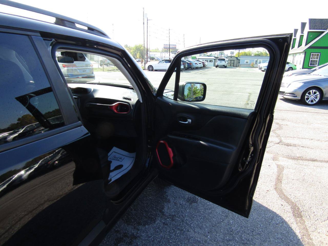 Used 2018 Jeep Renegade Trailhawk w/ UConnect 8.4 Nav Group AWD/4WD image 25