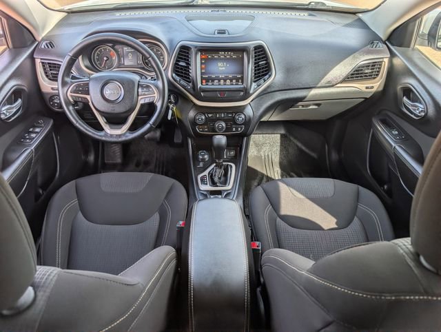 Used 2017 Jeep Cherokee Latitude w/ Cold Weather Group AWD/4WD image 11