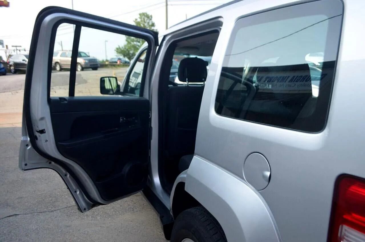 Used 2012 Jeep Liberty Sport RWD image 21