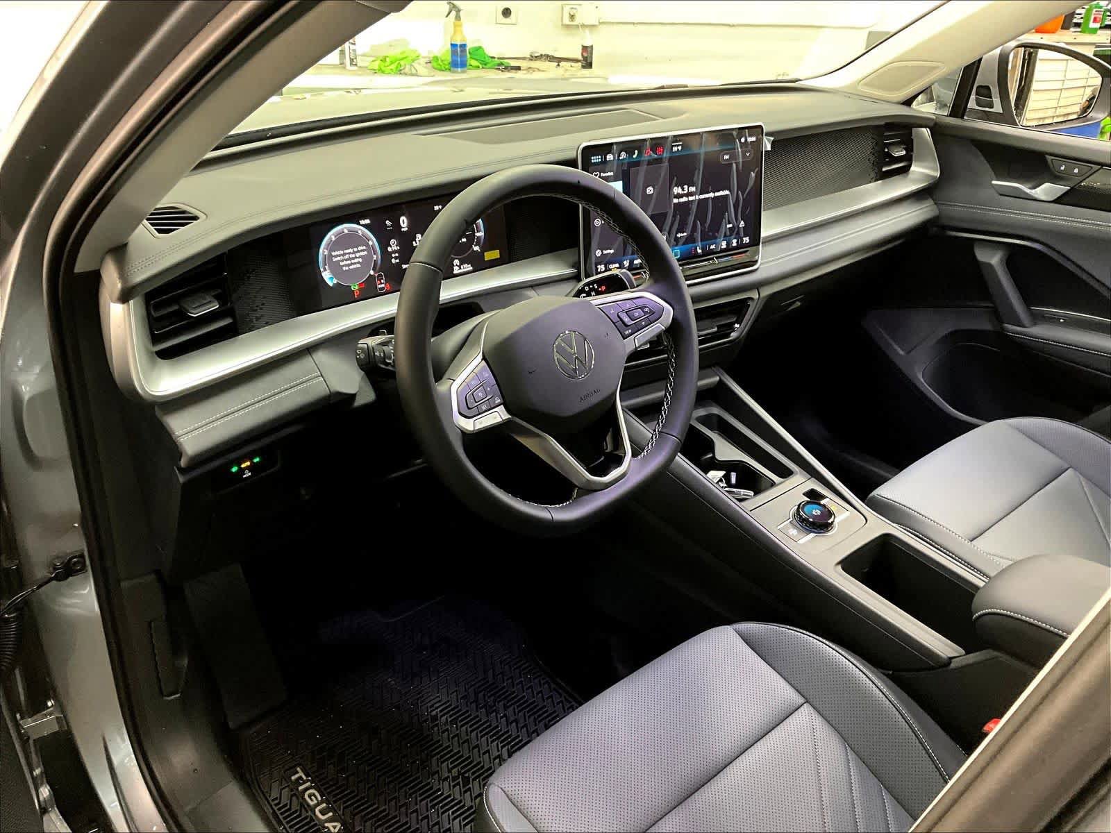 New 2026 Volkswagen Tiguan SE image 8