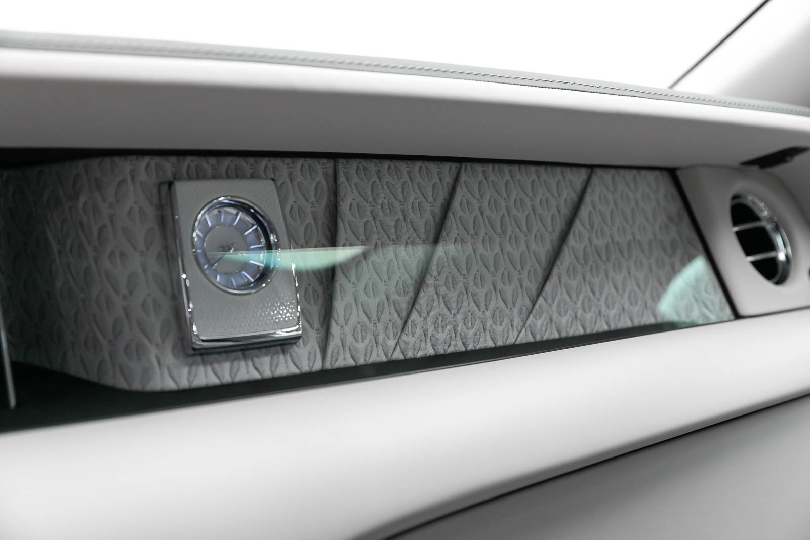 Used 2024 Rolls-Royce Phantom Extended Wheelbase w/ Leather Finishing Pack image 26