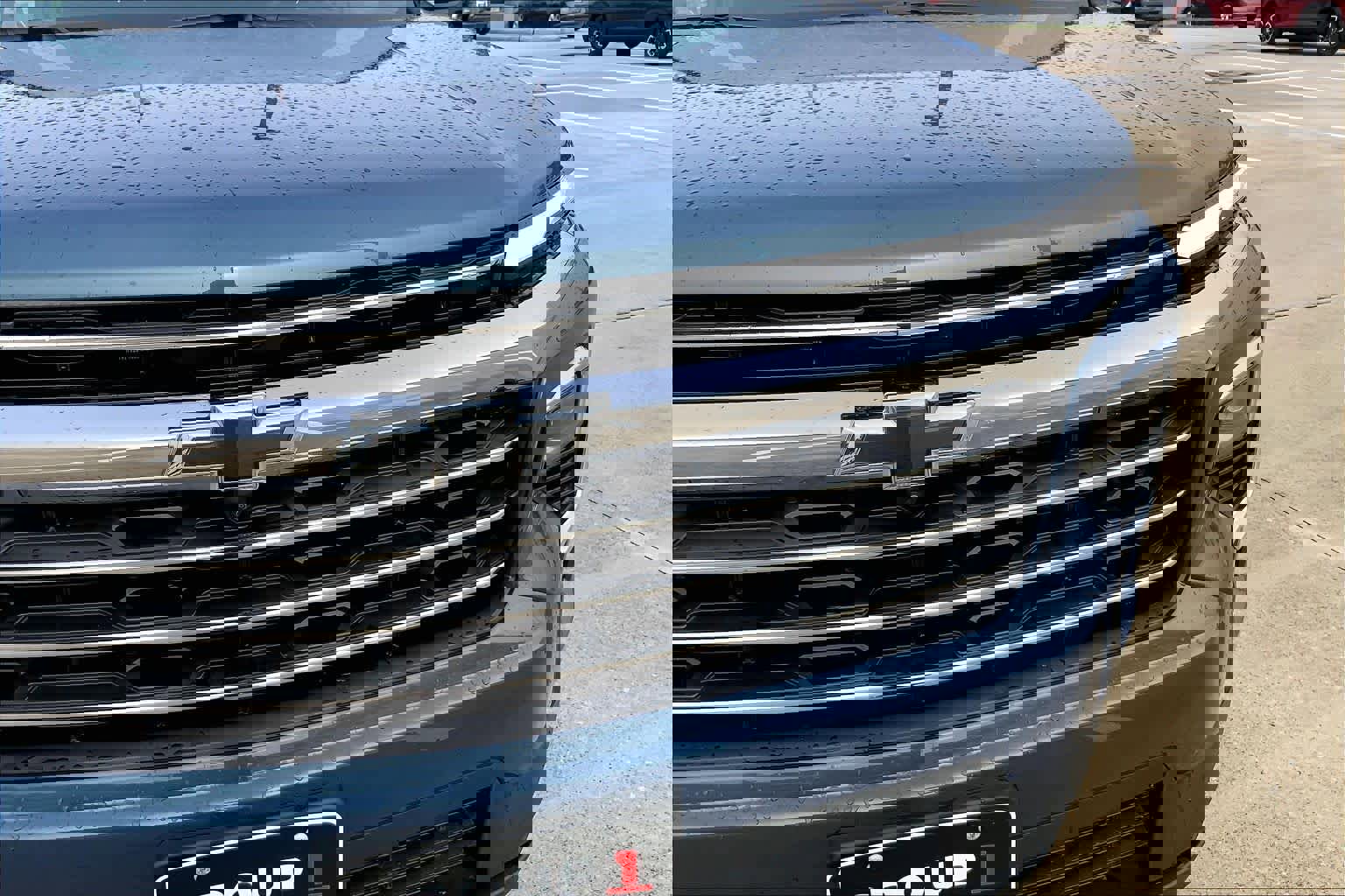 Used 2025 Chevrolet Traverse LT w/ Driver Confidence Package FWD image 29