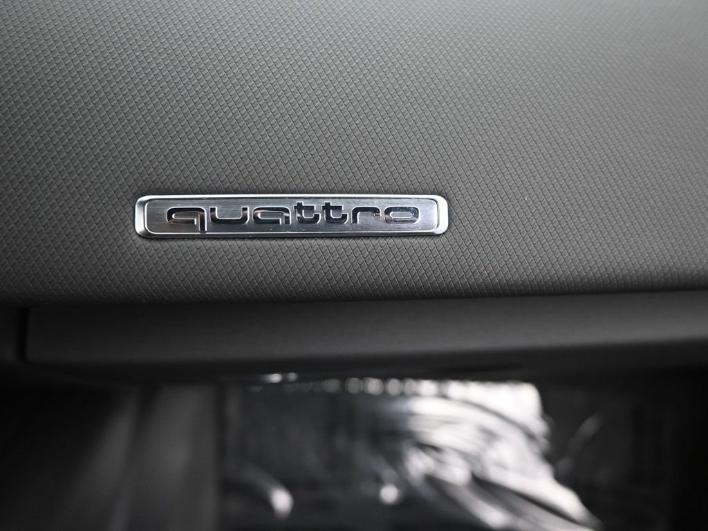 Used 2018 Audi R8 V10 plus w/ 20" Wheel Package image 34
