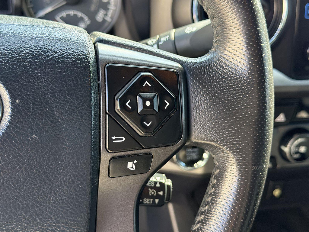 Used 2017 Toyota Tacoma TRD Sport AWD/4WD image 34