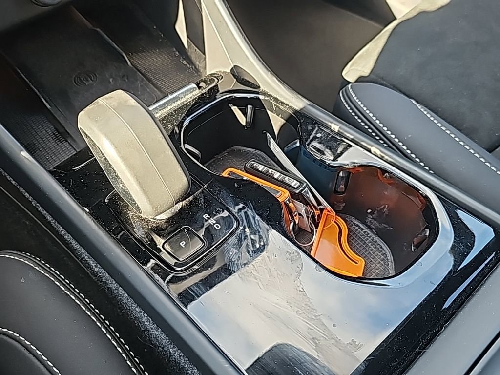 Used 2023 Volvo XC40 Recharge Plus image 6