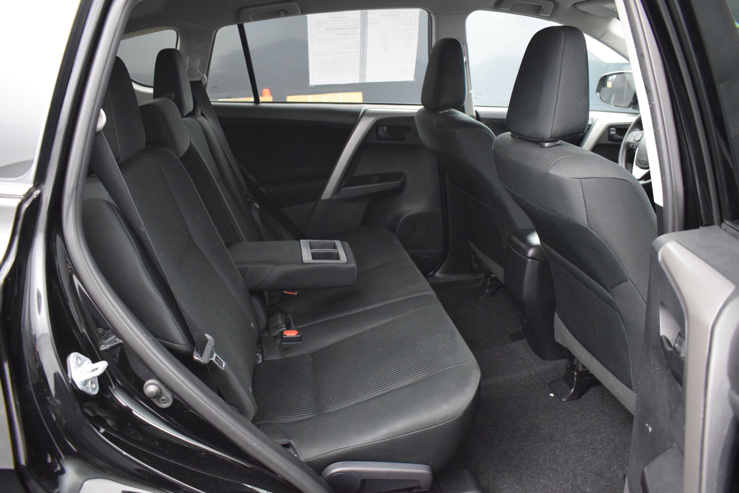 Used 2018 Toyota RAV4 LE w/ All Weather Liner Package FWD image 11