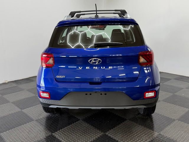 Used 2023 Hyundai Venue Limited FWD image 9