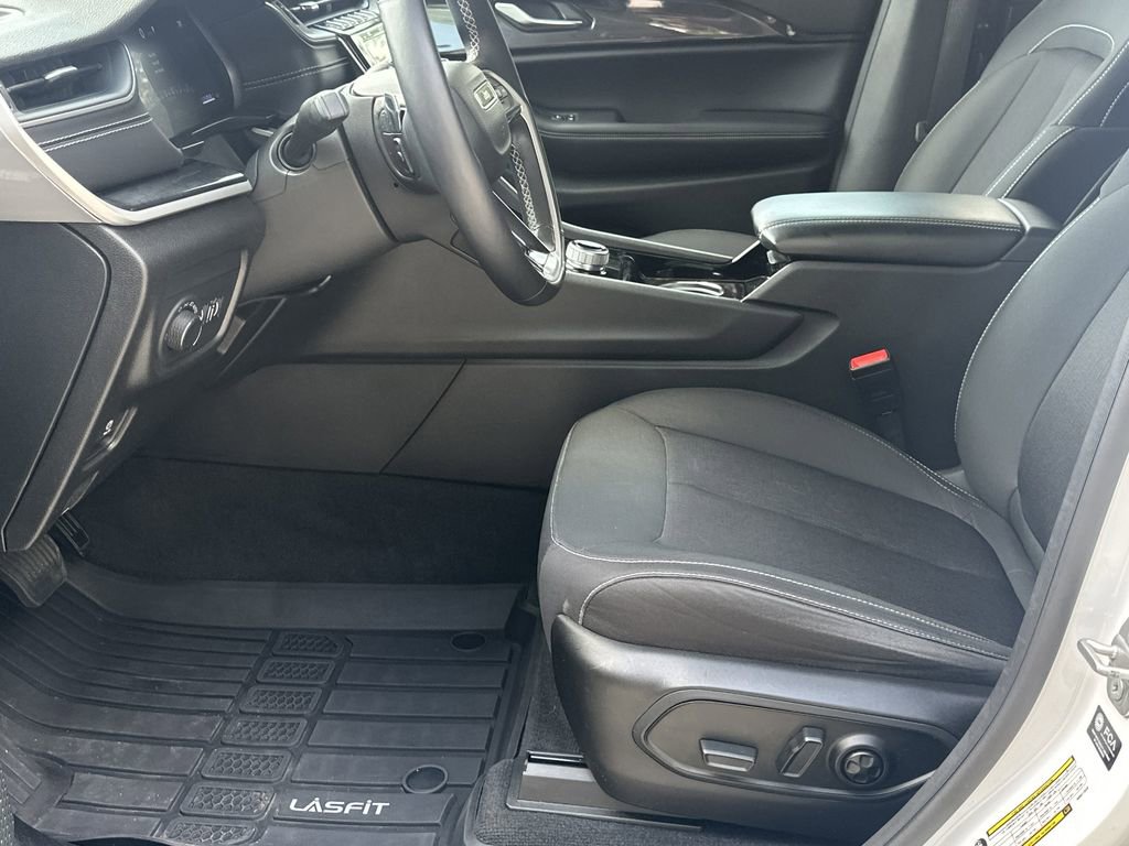 Used 2022 Jeep Grand Cherokee L Laredo w/ Luxury Tech Group I image 9