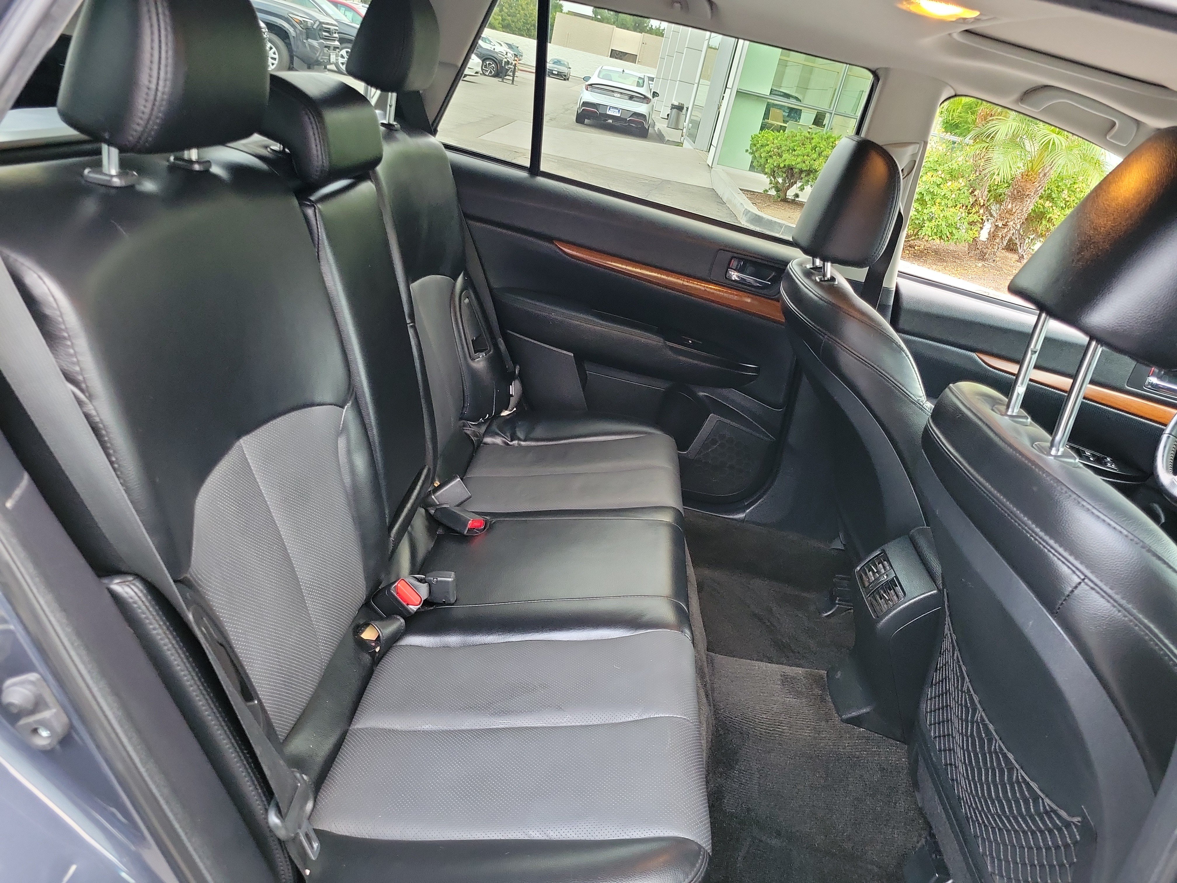 Used 2014 Subaru Outback 2.5i Limited w/ Moonroof Package AWD/4WD image 25