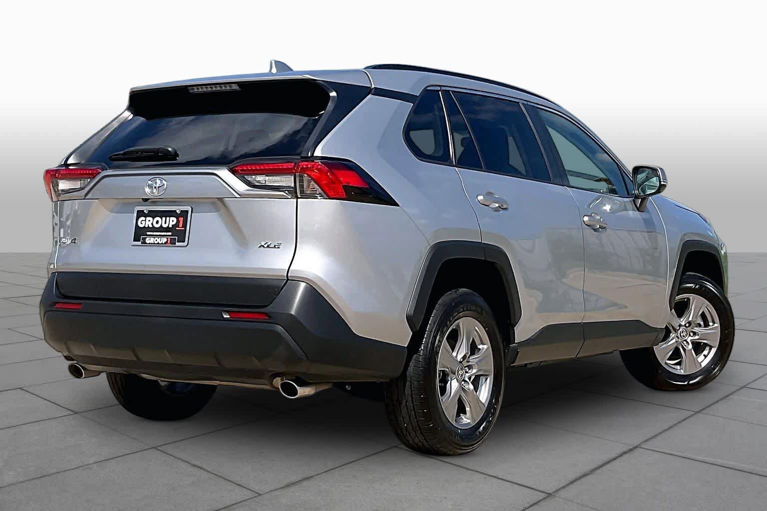 Used 2025 Toyota RAV4 XLE FWD image 12