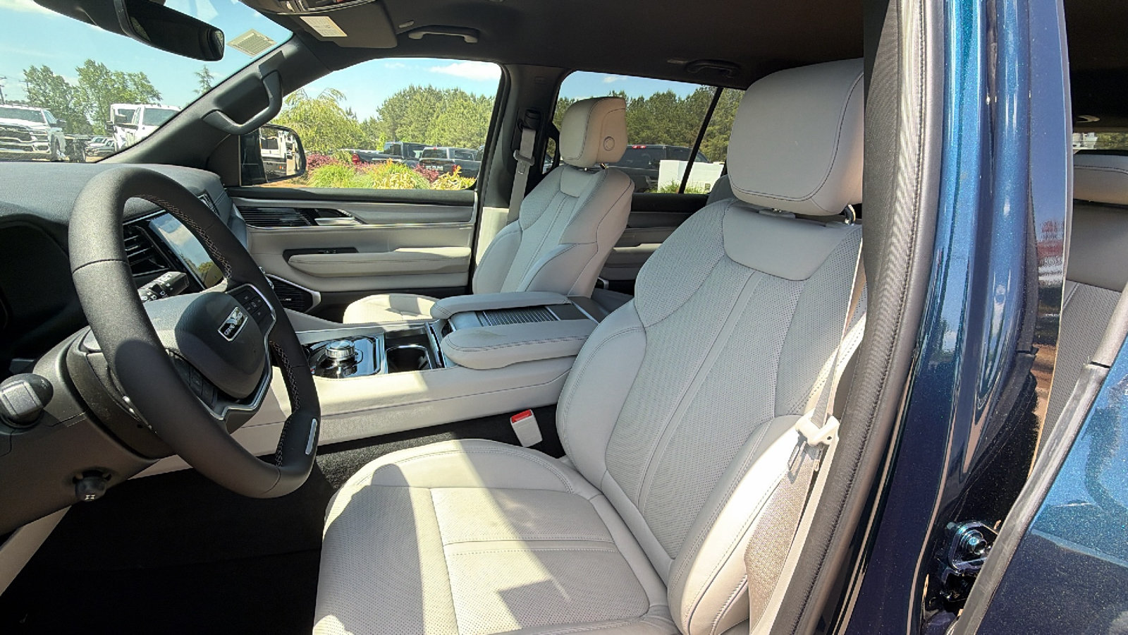New 2026 Jeep Grand Wagoneer Limited AWD/4WD image 17