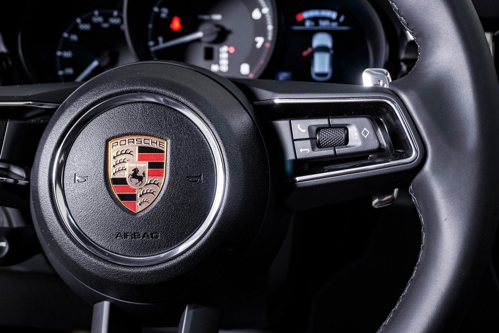 Certified 2025 Porsche Macan image 19