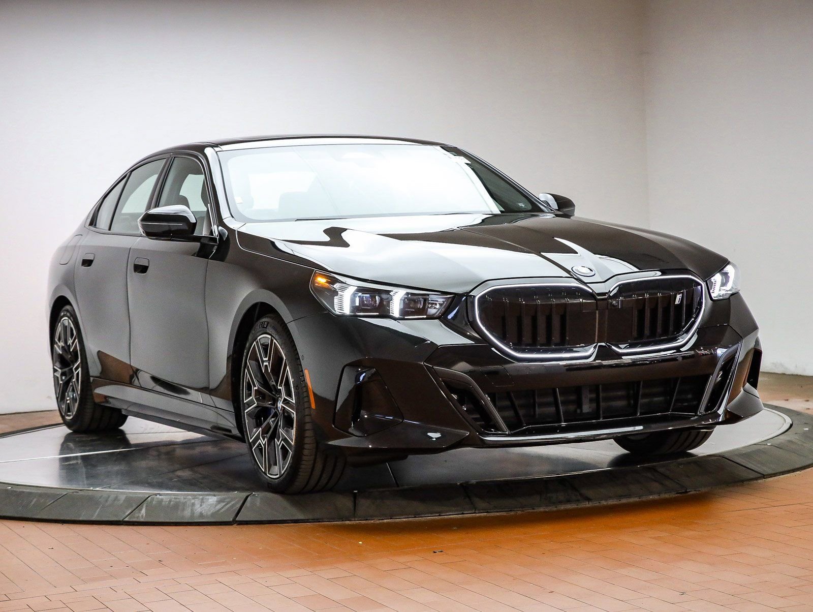 New 2026 BMW i5 eDrive40 w/ M Sport Package AWD/4WD image 3