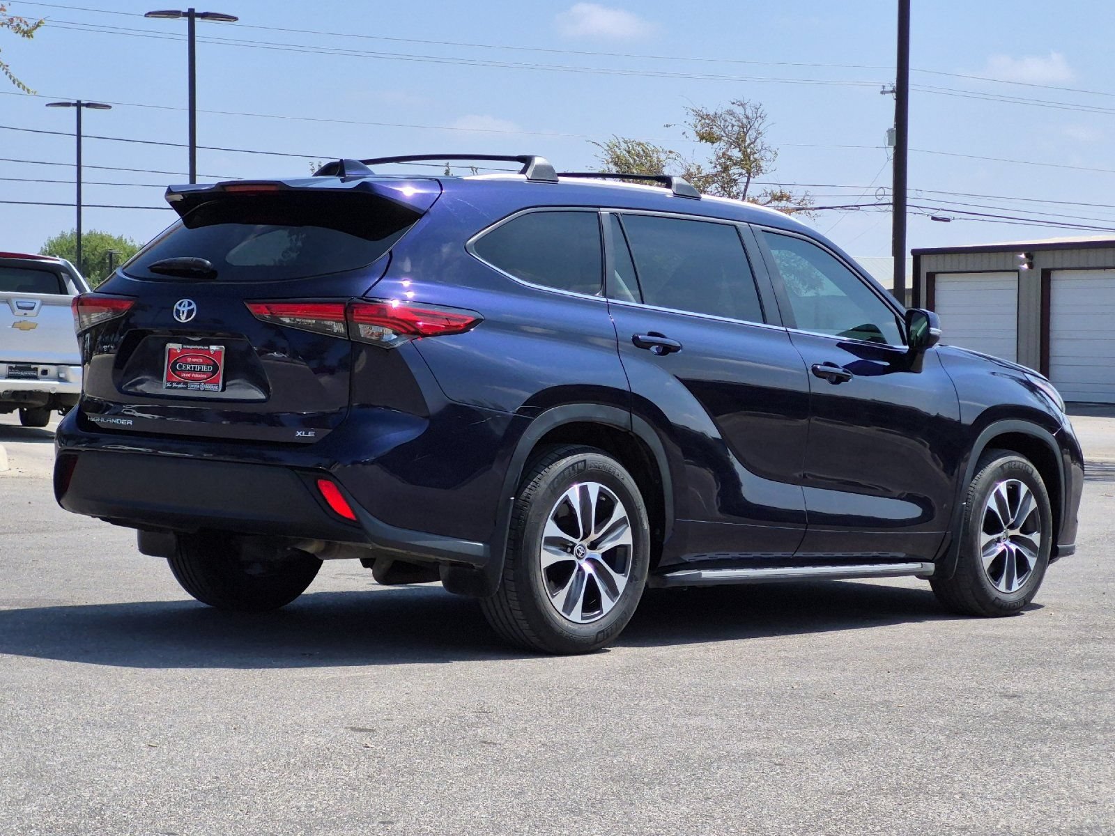 Used 2023 Toyota Highlander XLE FWD image 5