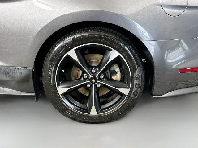Used 2018 Ford Mustang Coupe RWD image 34