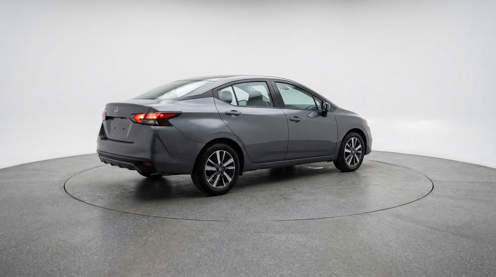 Used 2025 Nissan Versa SV image 9