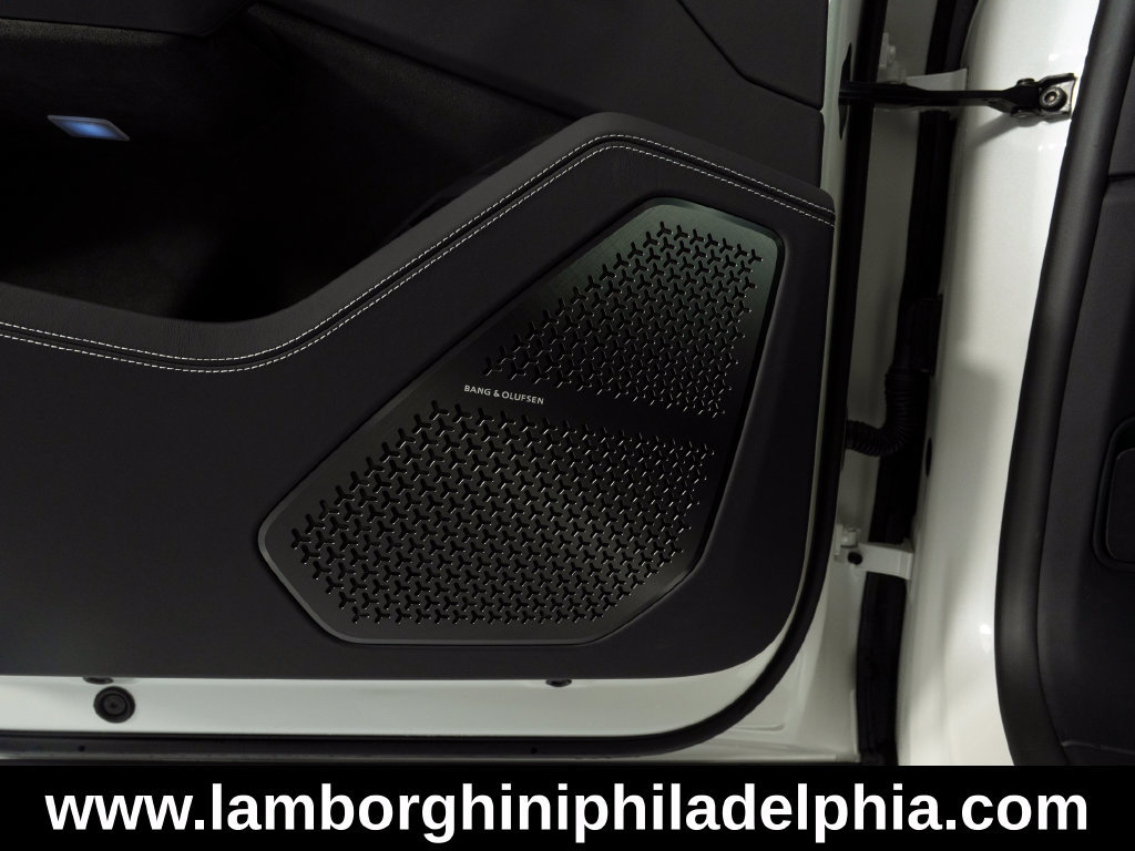 Used 2025 Lamborghini Urus SE AWD/4WD image 12