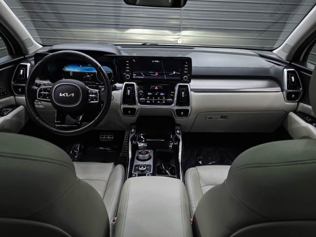 Used 2022 Kia Sorento SX Prestige w/ Panoramic Sunroof Package AWD/4WD image 11