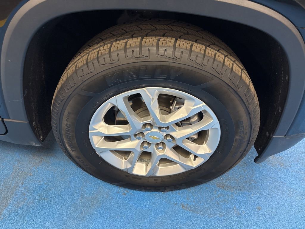 Used 2021 Chevrolet Traverse LS image 3