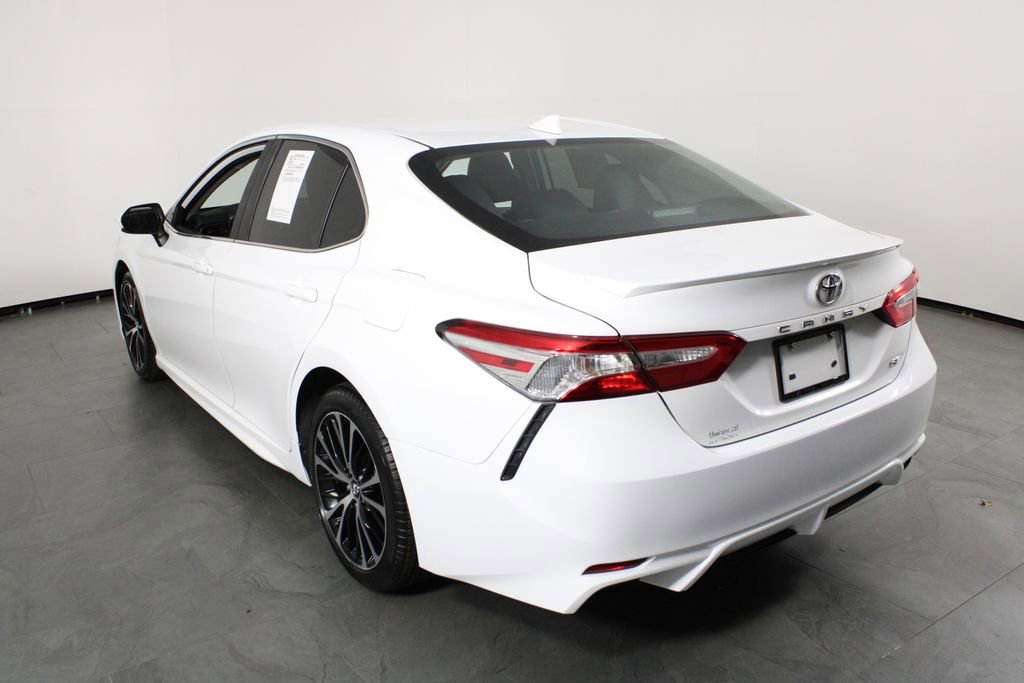 Used 2020 Toyota Camry SE image 3