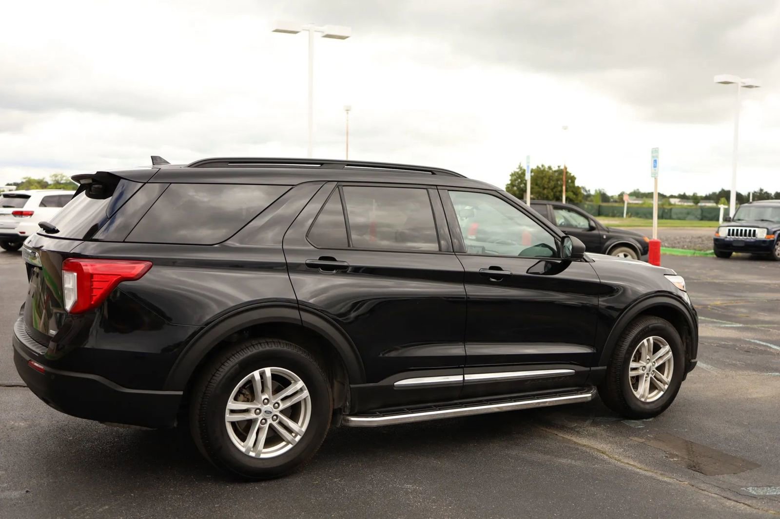 Used 2020 Ford Explorer XLT w/ Comfort Package image 5