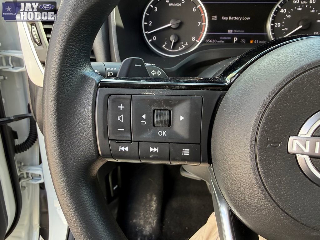 Used 2023 Nissan Rogue SV image 35