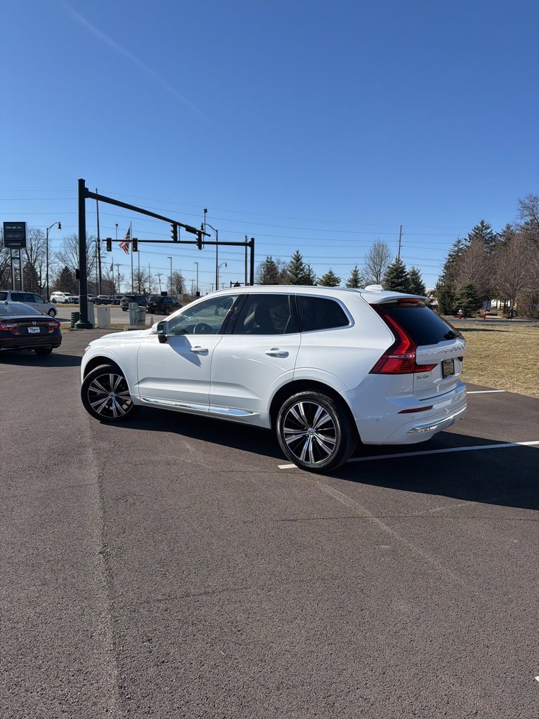 Certified 2023 Volvo XC60 B5 Plus w/ Climate Package image 4