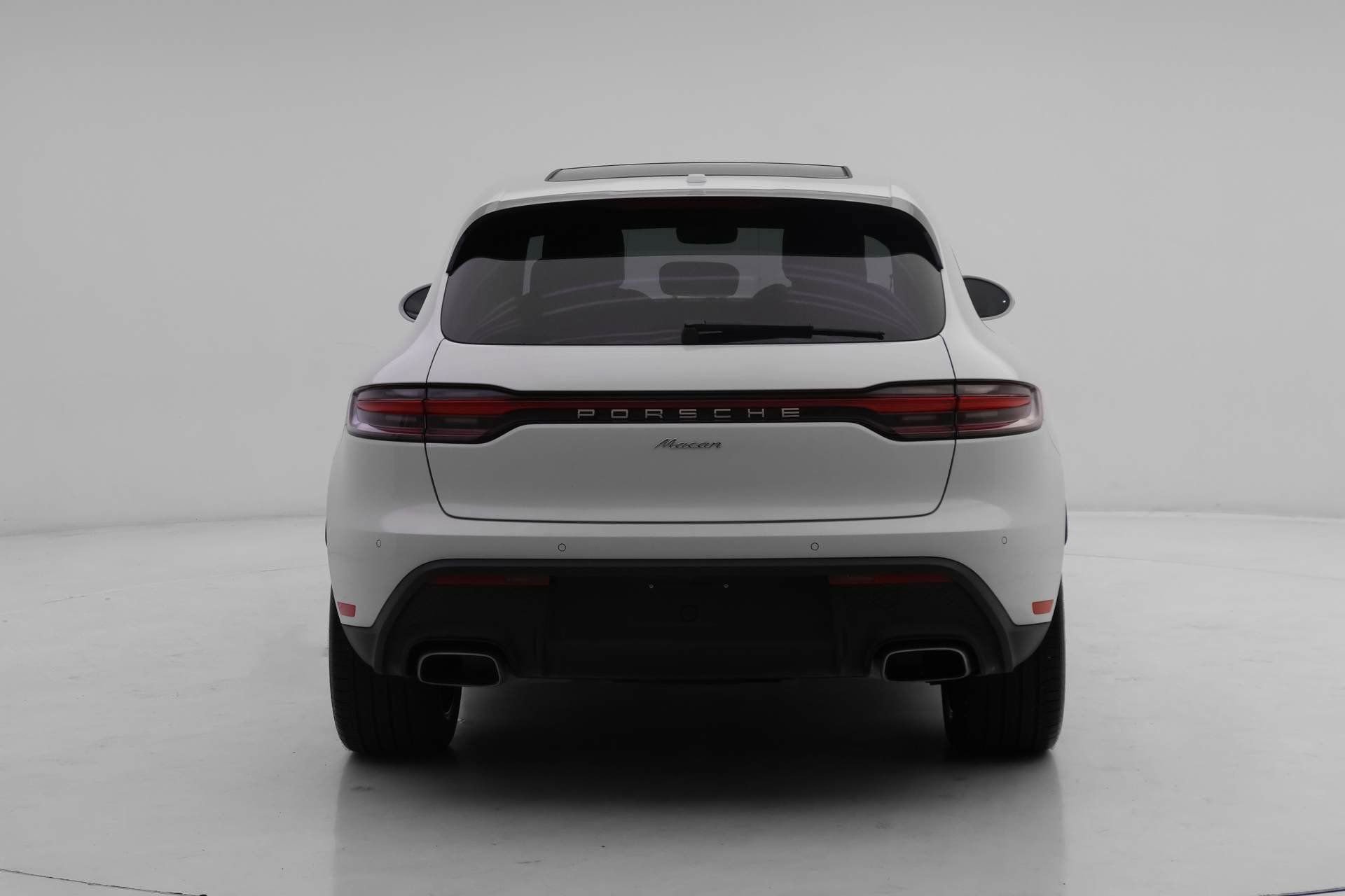 Used 2025 Porsche Macan AWD/4WD image 16