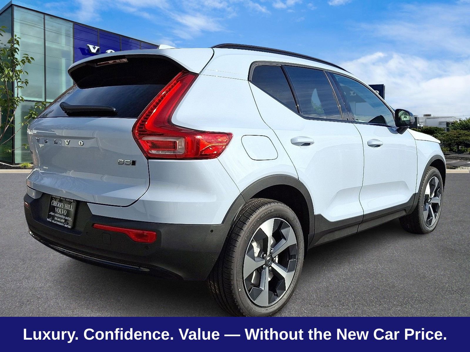 New 2026 Volvo XC40 B5 Plus w/ Protection Package Premier AWD/4WD image 5
