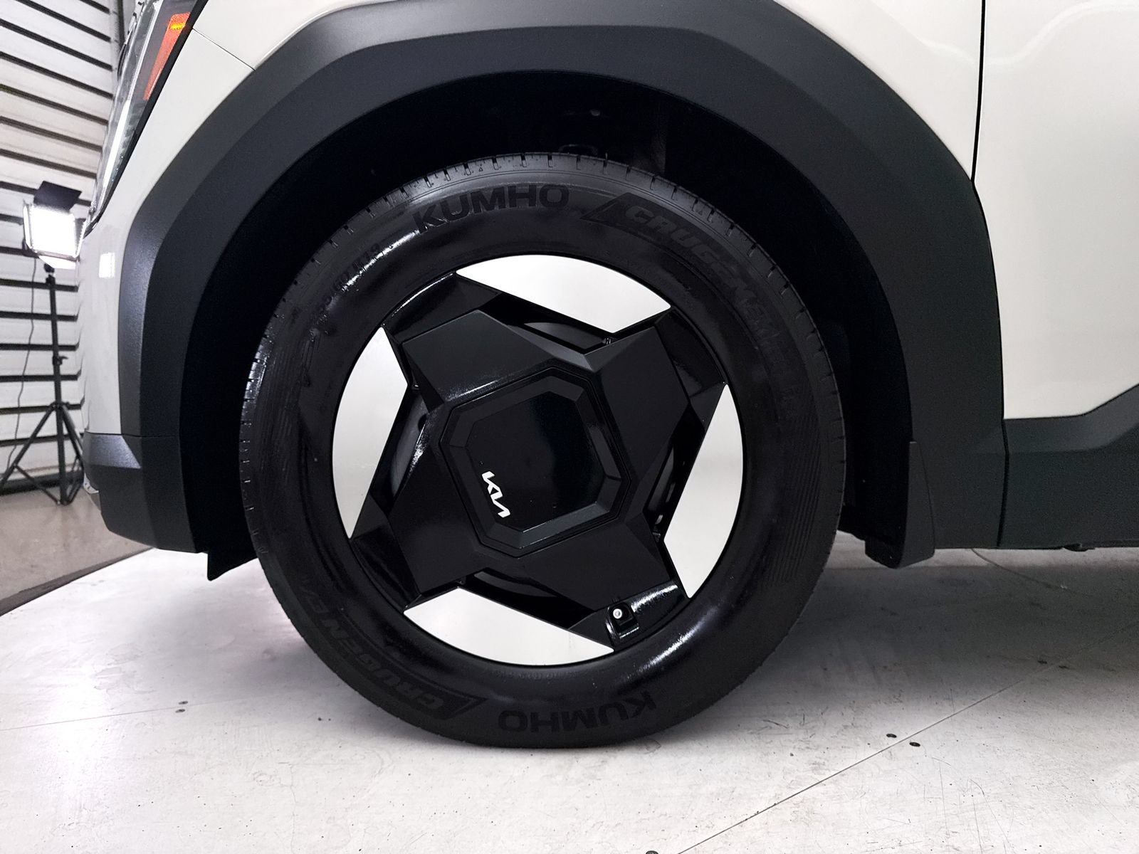 Certified 2024 Kia EV9 Light Long Range RWD image 16