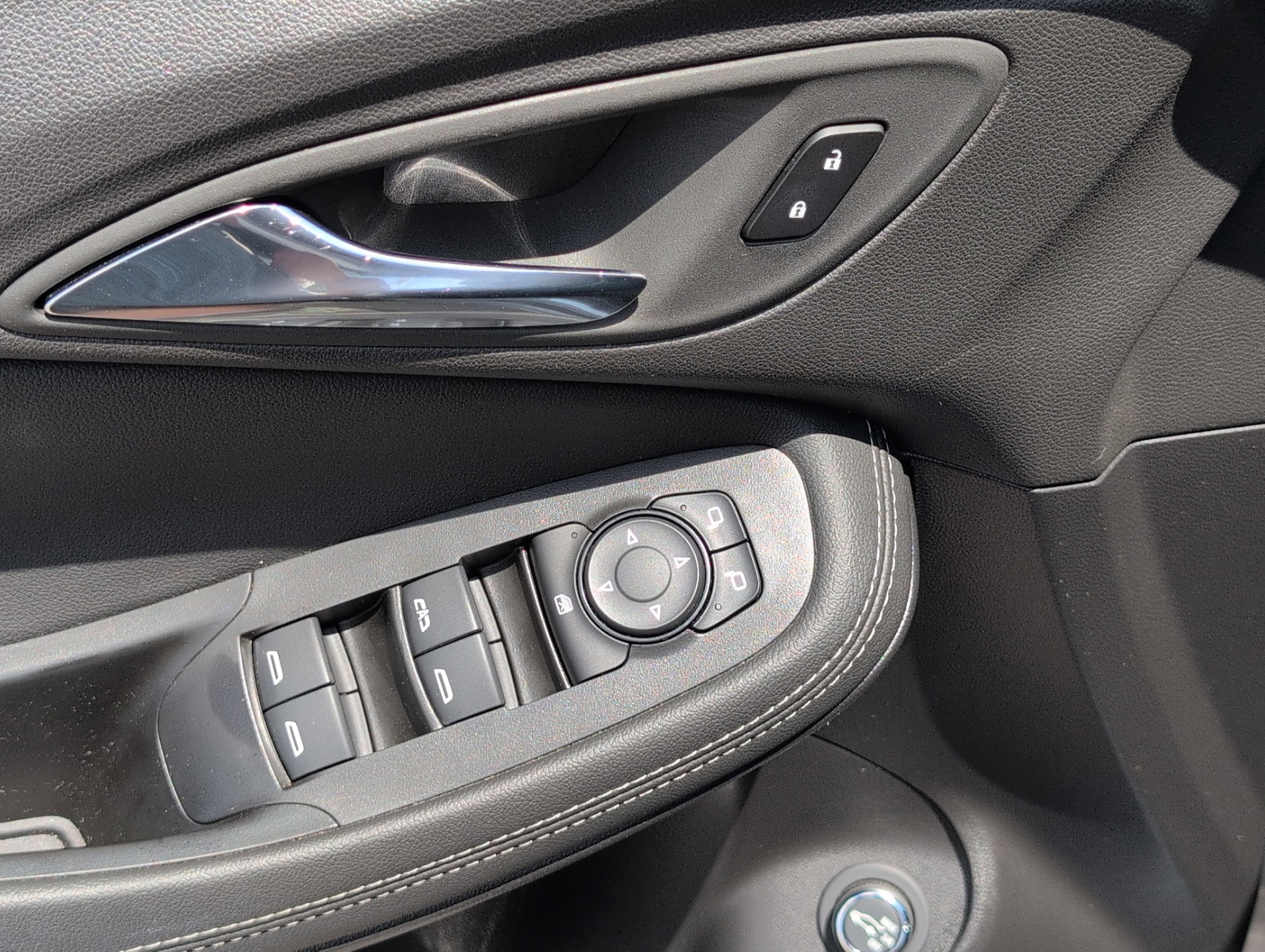 Used 2023 Buick Encore GX Select w/ Sport Touring Package FWD image 16