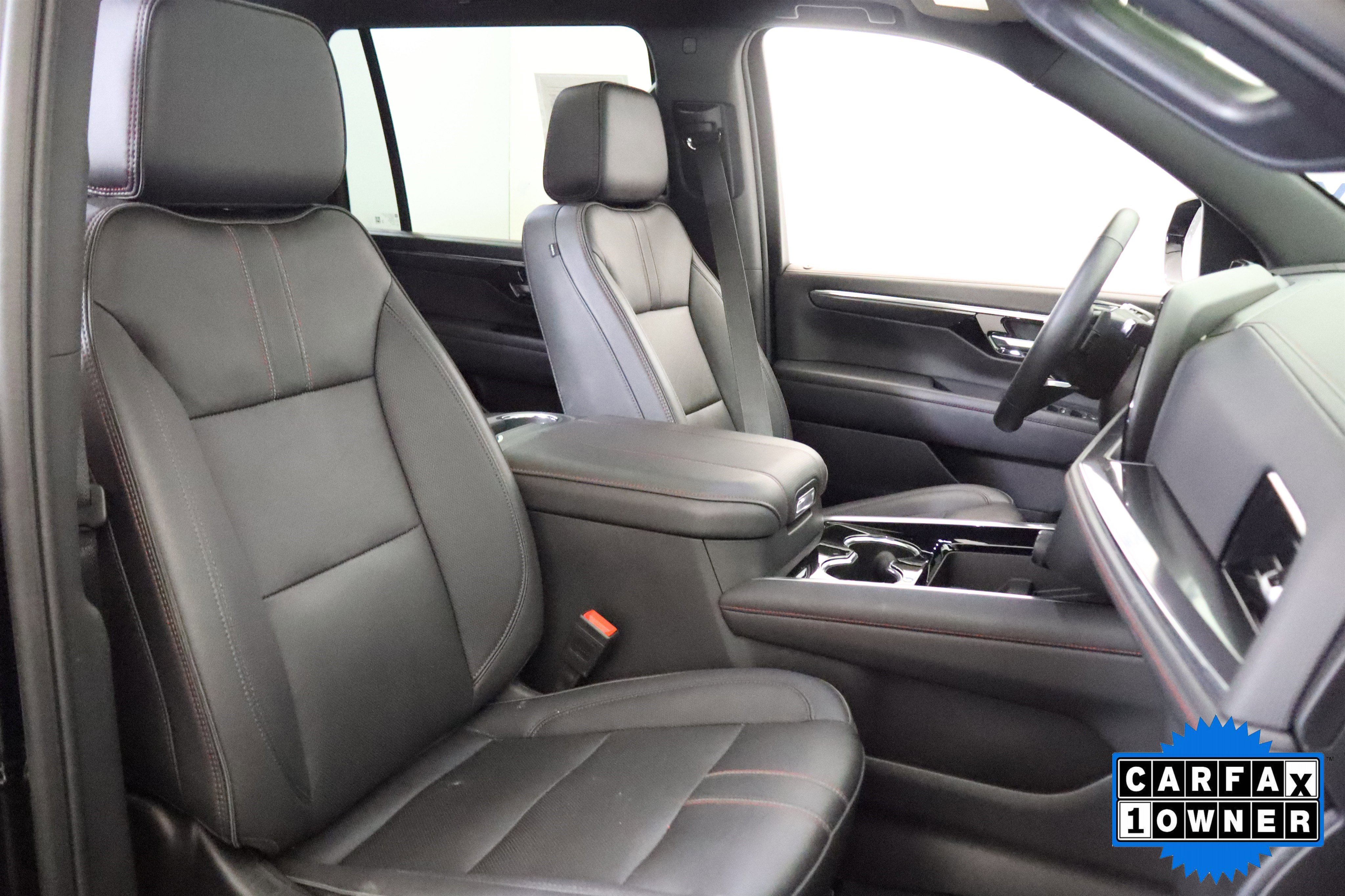 Used 2025 Chevrolet Suburban RST w/ Comfort Package AWD/4WD image 20
