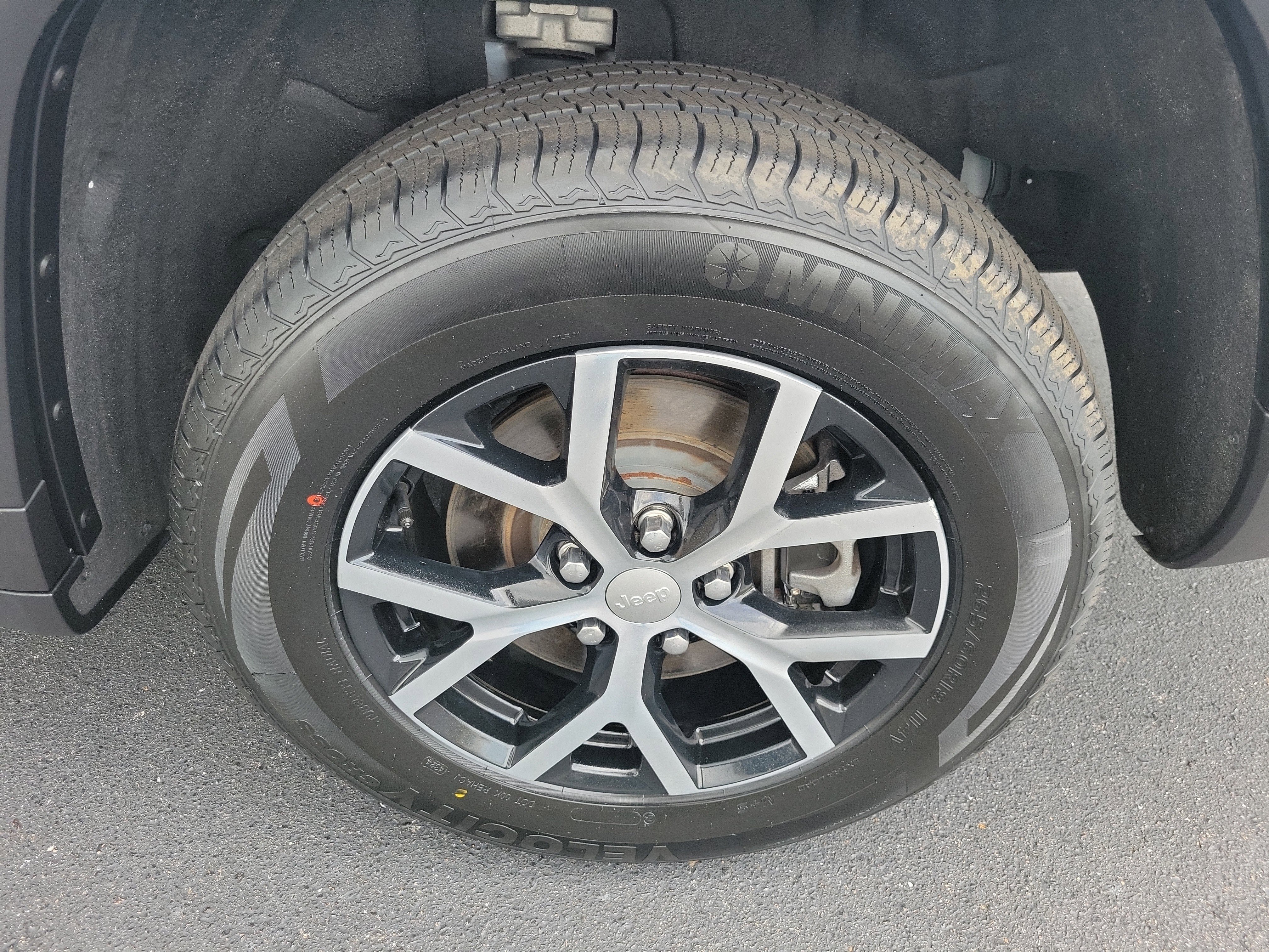 Used 2023 Jeep Grand Cherokee L Limited w/ Luxury Tech Group II AWD/4WD image 32