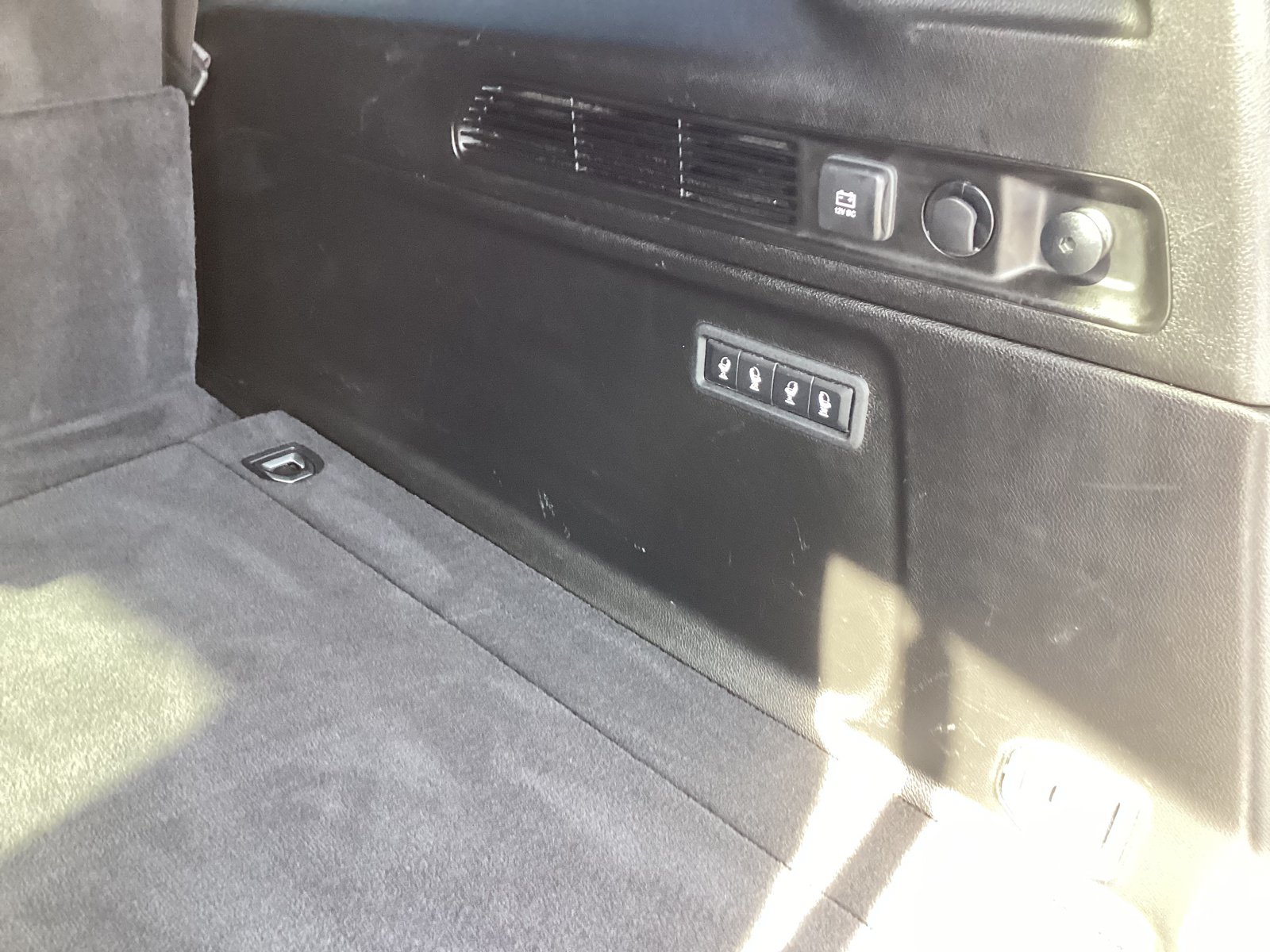 Used 2024 Jeep Wagoneer L Series II w/ Flexible Seating Group AWD/4WD image 17