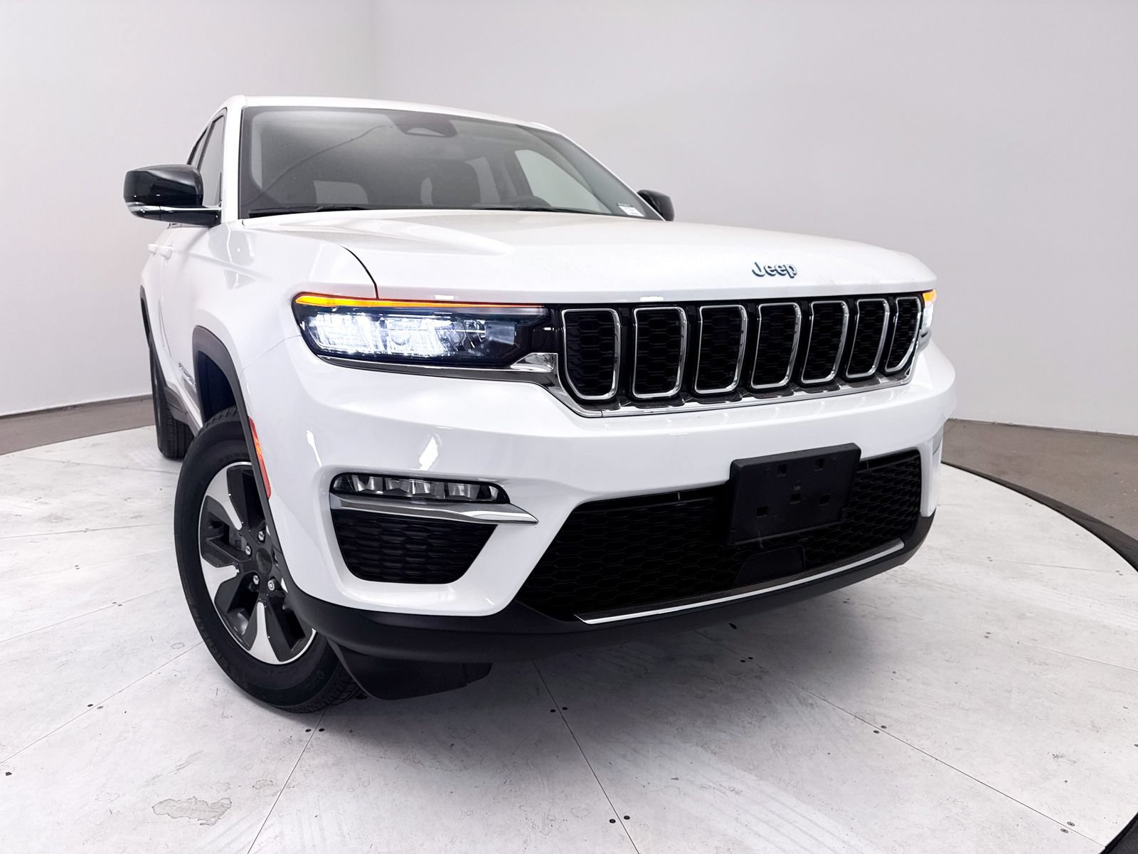 Used 2023 Jeep Grand Cherokee 4WD 4xe image 9
