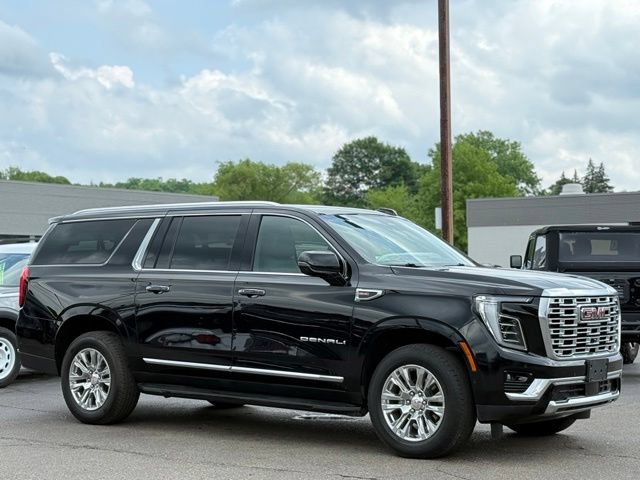 Used 2025 GMC Yukon XL Denali AWD/4WD image 44