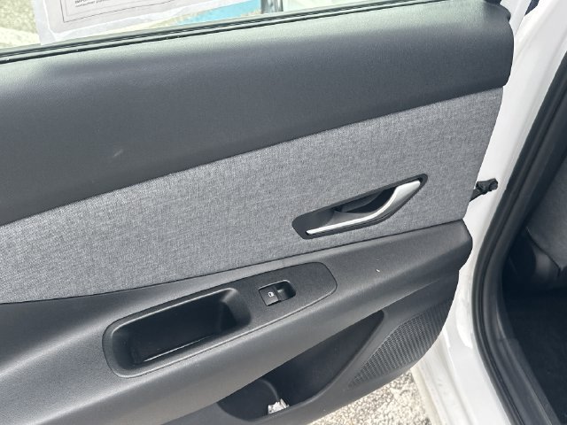 Certified 2024 Hyundai Elantra Limited FWD image 12