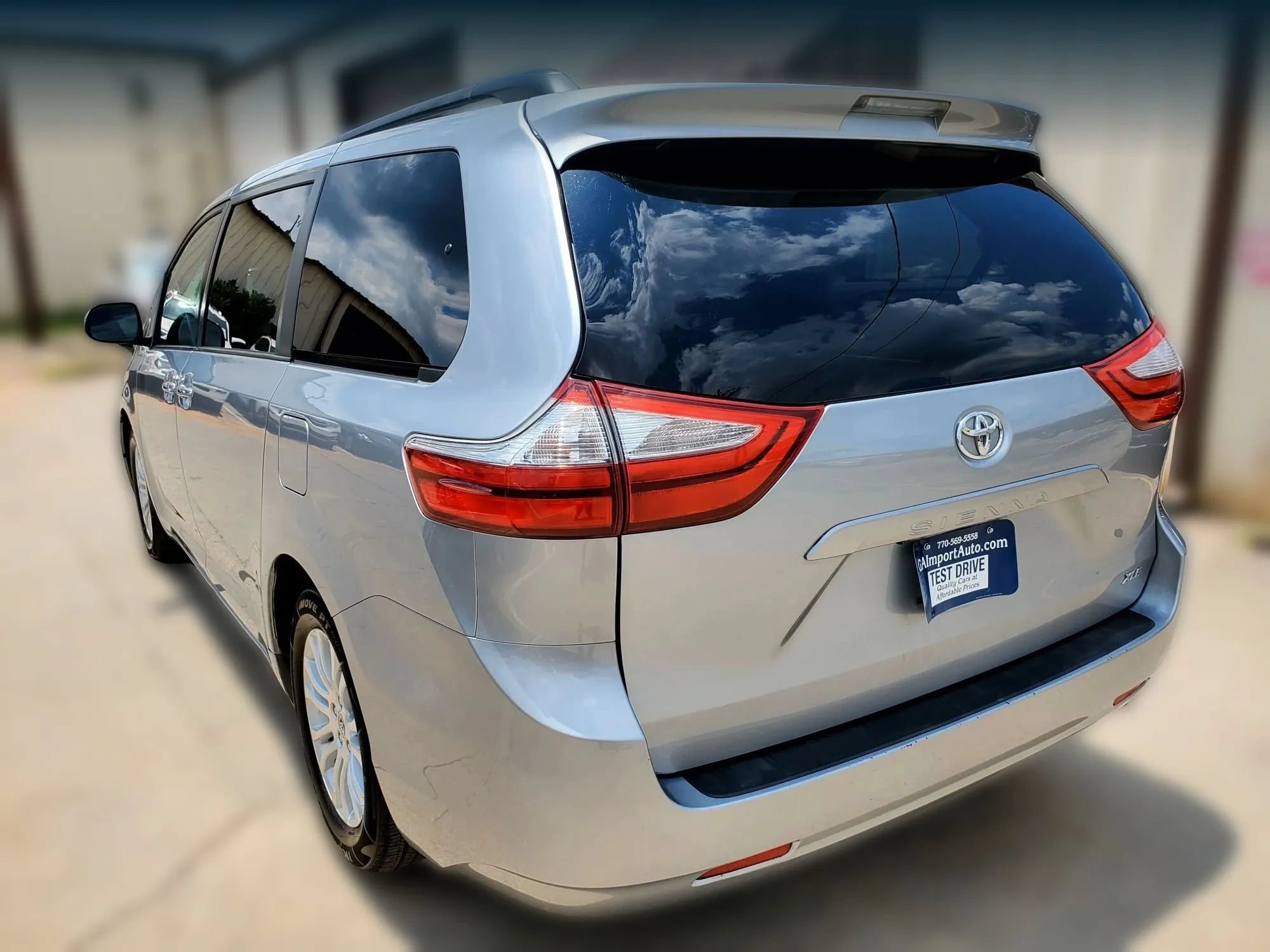 Used 2015 Toyota Sienna XLE FWD image 10