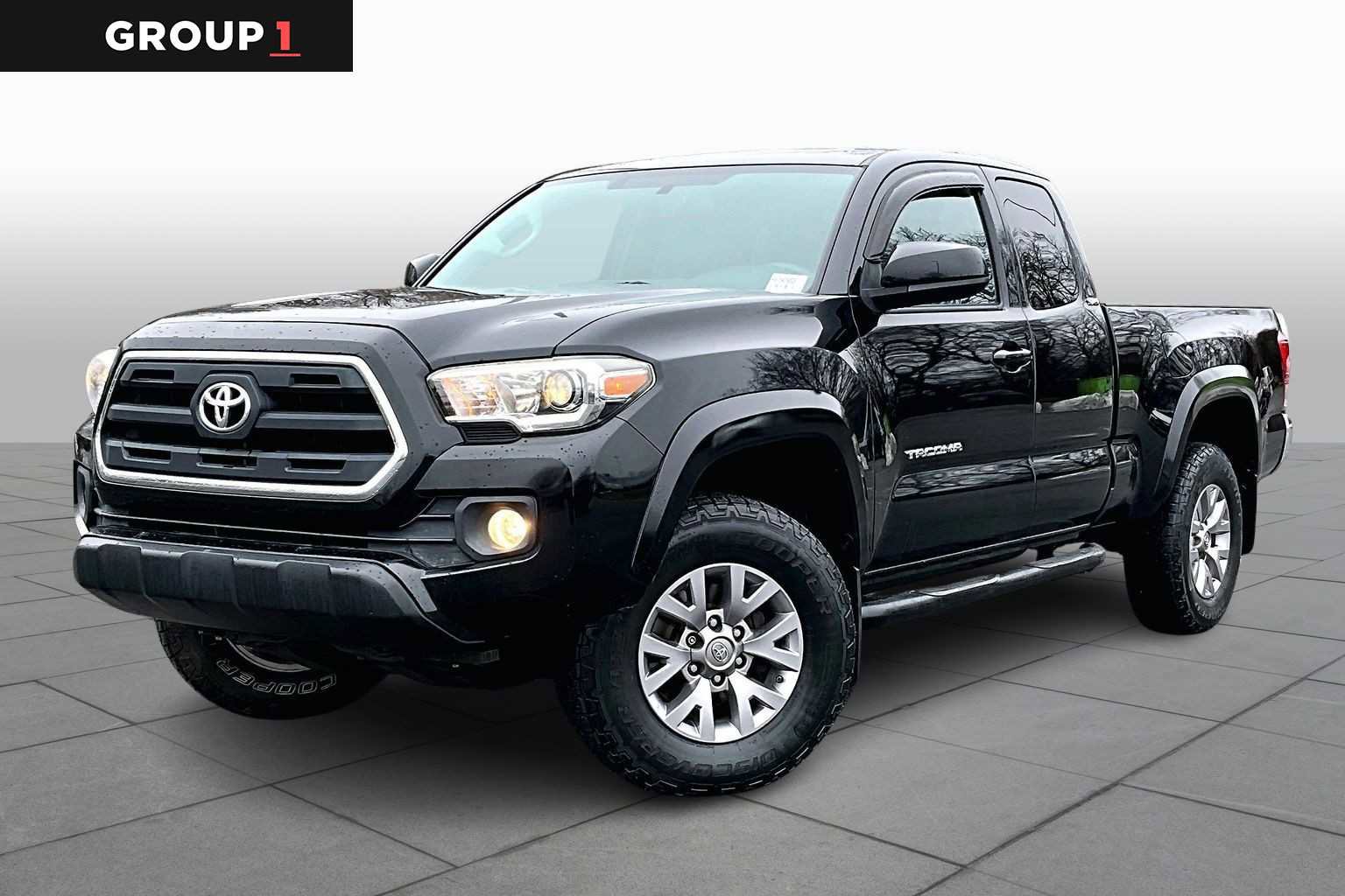 Used 2017 Toyota Tacoma SR5 w/ SR5 Appearance Package (SM) image 1