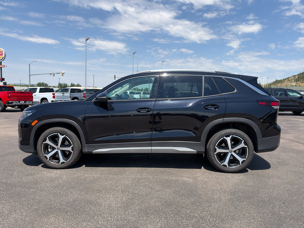 Used 2026 Volkswagen Tiguan SE AWD/4WD image 2