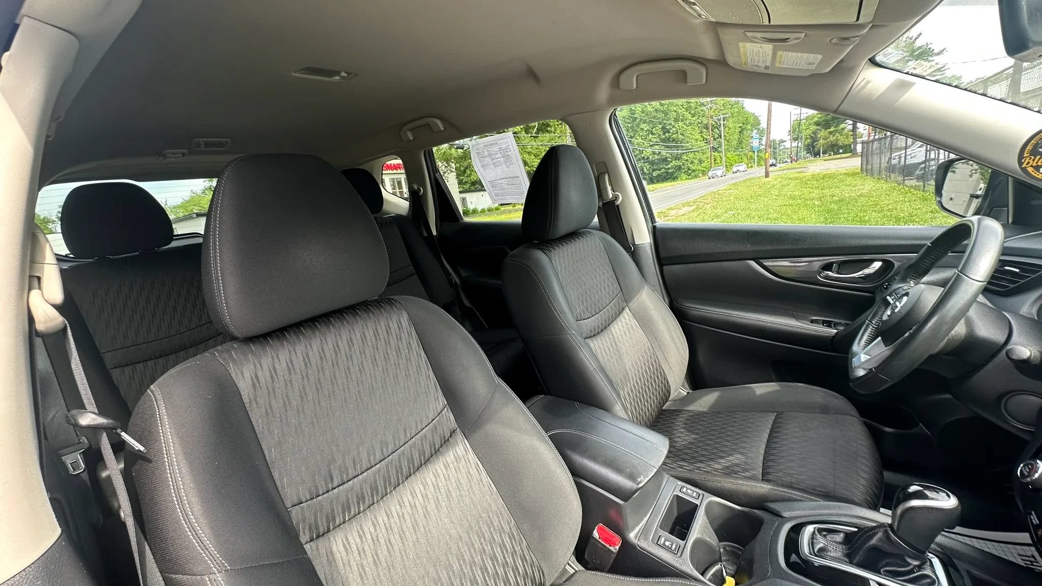 Used 2017 Nissan Rogue SV AWD/4WD image 30