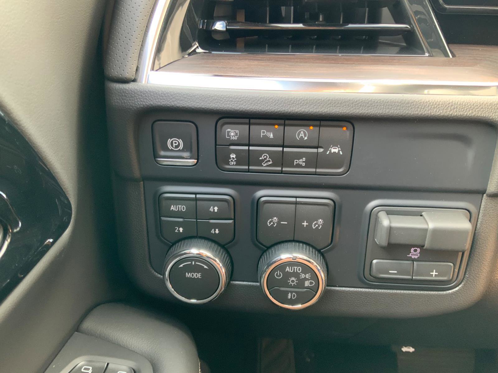 New 2026 Chevrolet Tahoe Premier w/ Sun And Tow Package AWD/4WD image 28