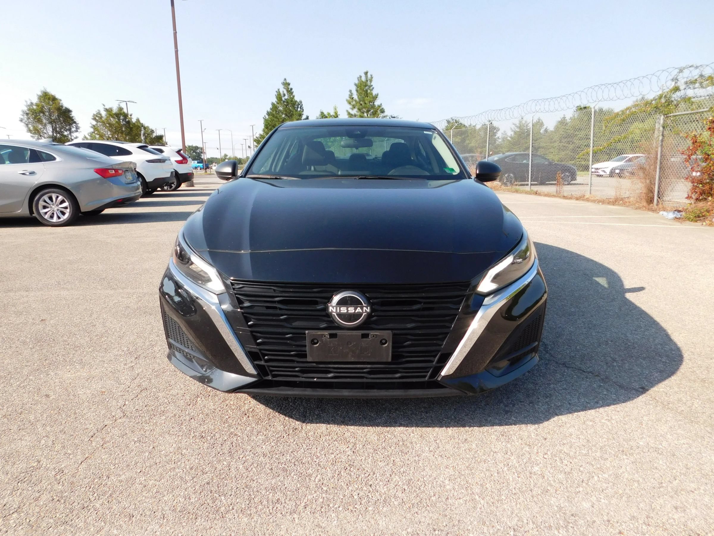 Used 2024 Nissan Altima 2.5 SV FWD image 3