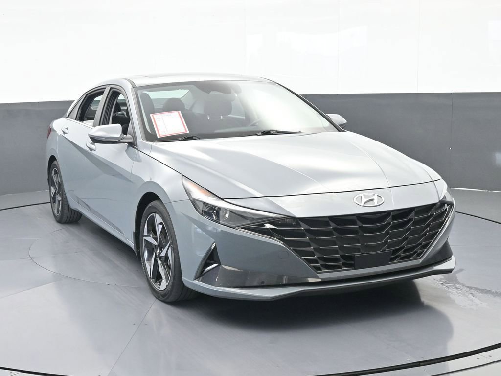 Used 2022 Hyundai Elantra SEL w/ Convenience + Premium Package FWD image 9