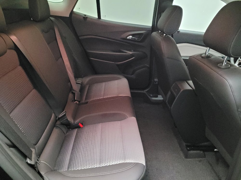 Used 2025 Chevrolet Trax LT w/ LT Convenience Package image 19