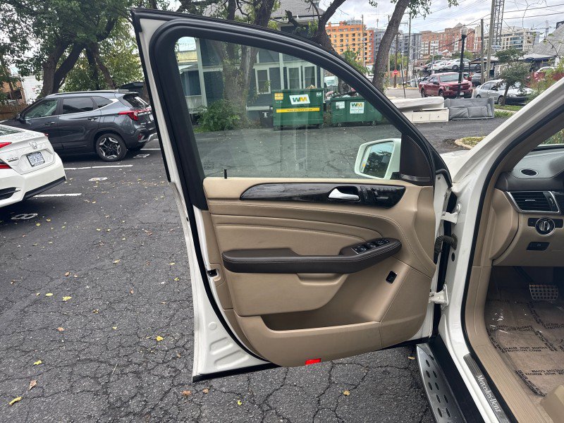 Used 2015 Mercedes-Benz ML 400 4MATIC image 9