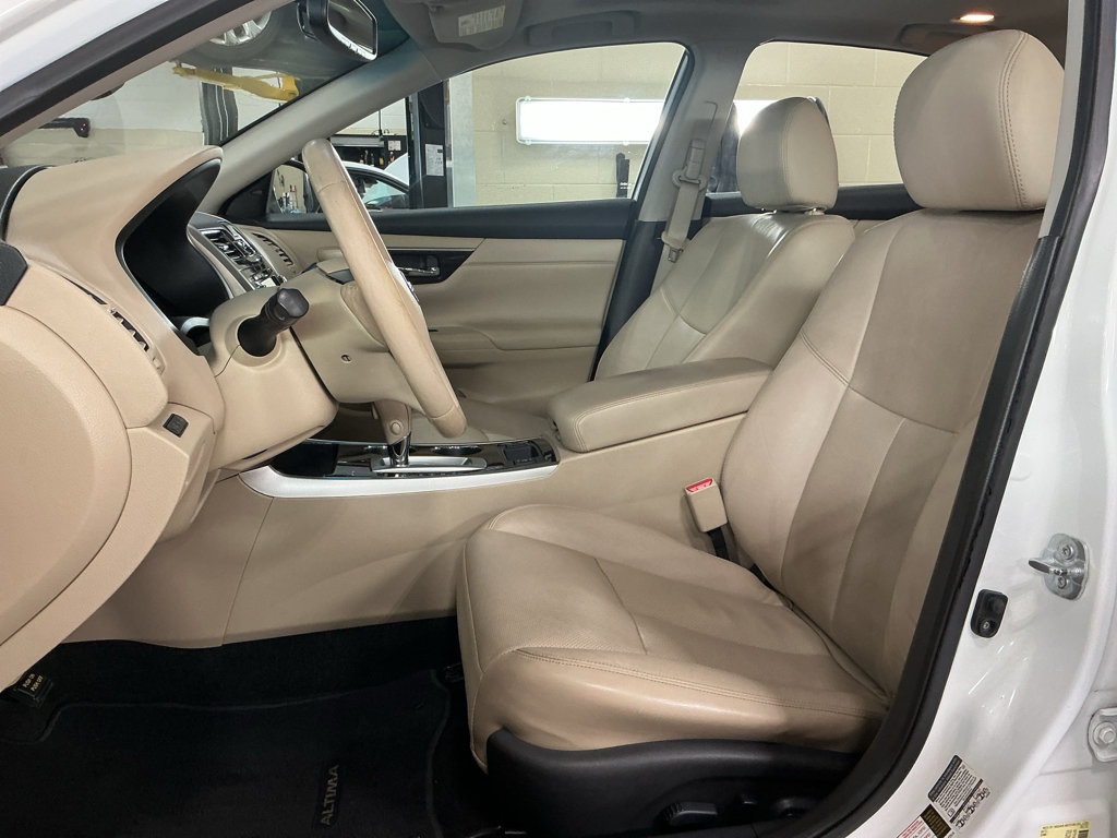 Used 2015 Nissan Altima 2.5 SL w/ Technology Package FWD image 18