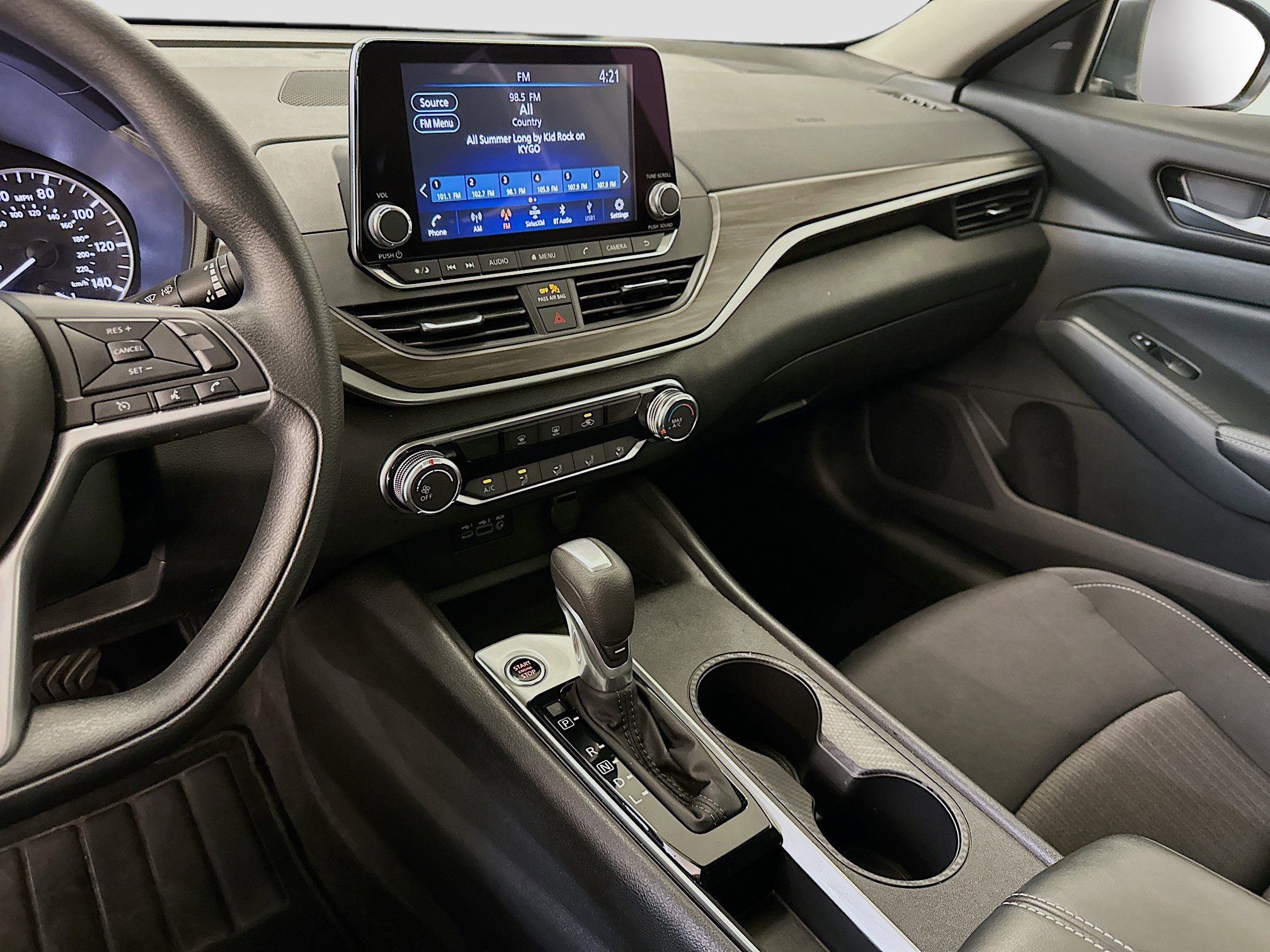 Used 2025 Nissan Altima 2.5 SV image 25