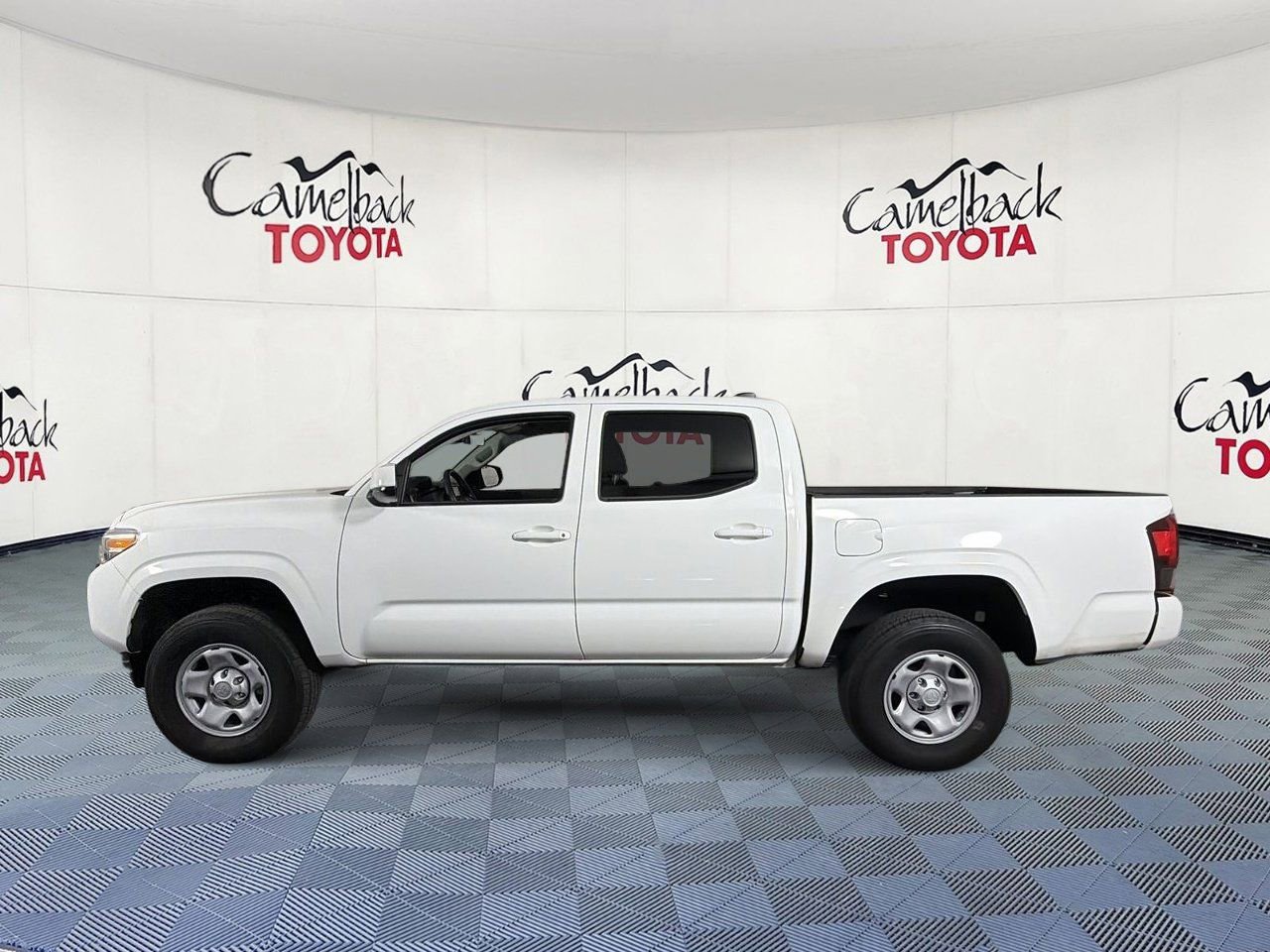 Used 2023 Toyota Tacoma SR AWD/4WD image 5